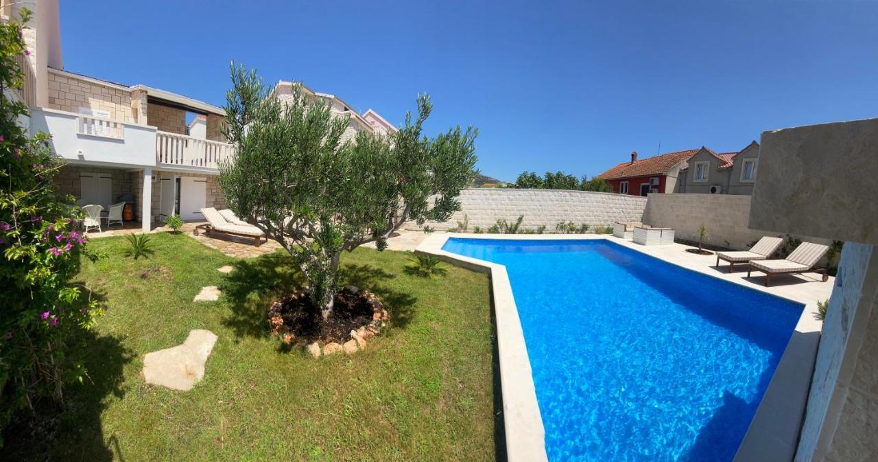 Villa Mediterra Garden&Pool Bol Exterior foto